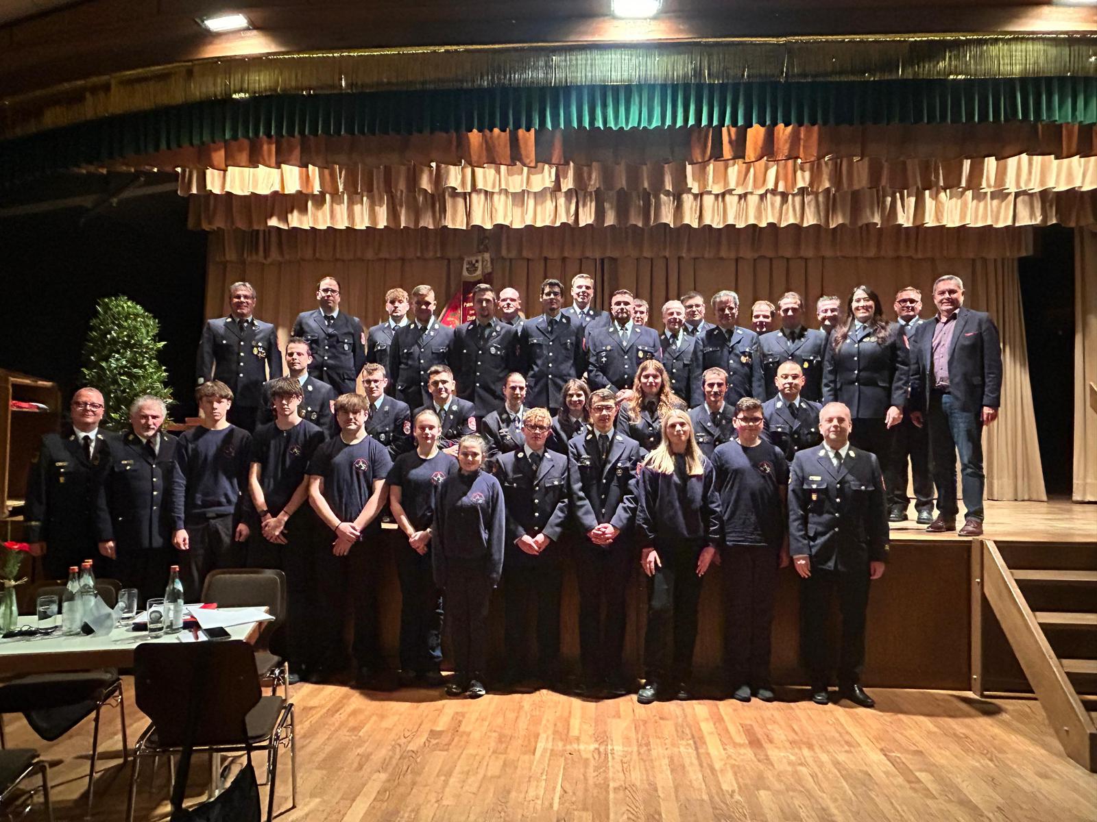 Ein gemeinsames Foto aller Mitglieder, die am Kameradschaftsabend 2025 geehrt wurden